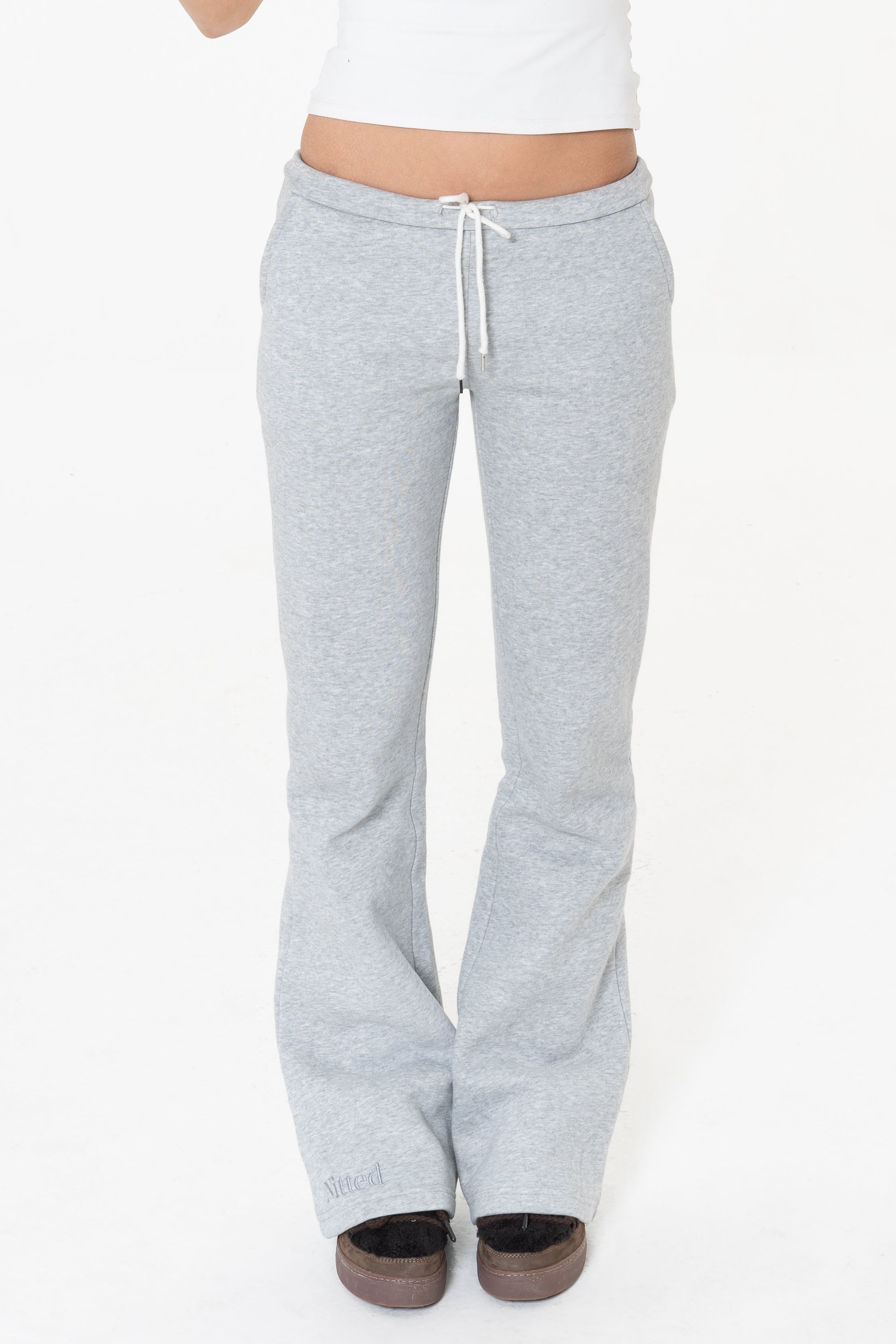 Grå low bootcut sweatpants